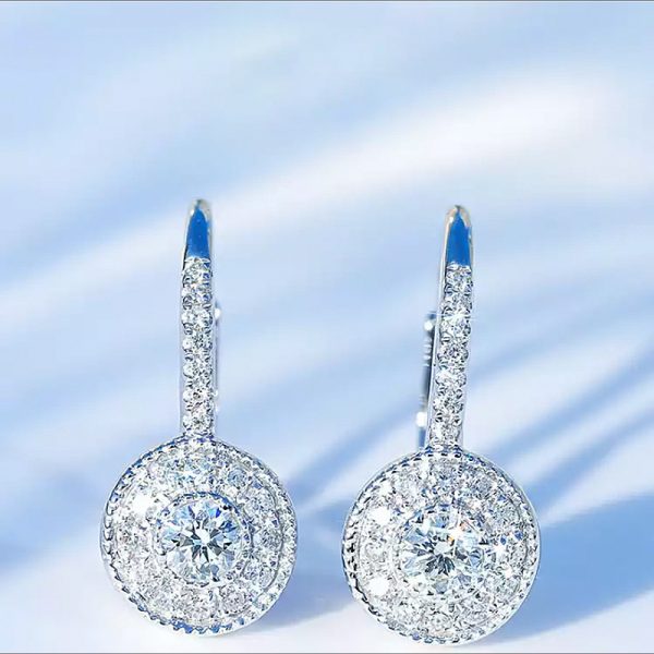 Fashionable Women Over Earrings Studded With Zircon – Bild 4