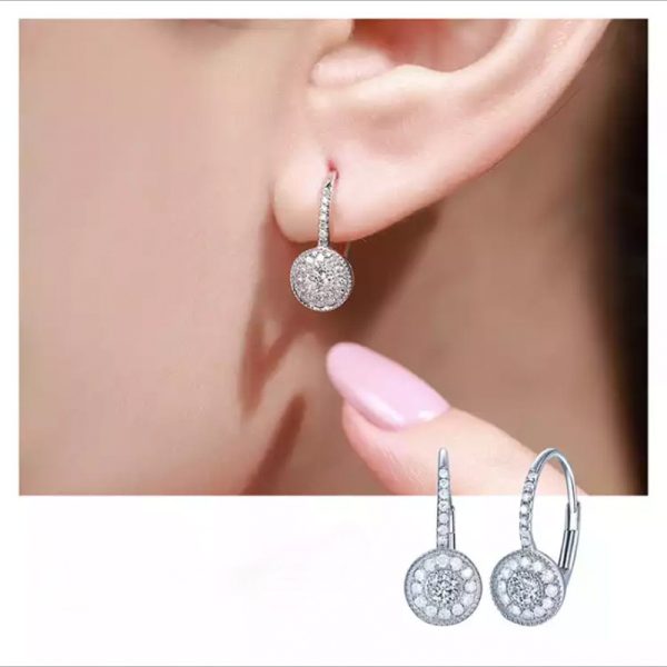 Fashionable Women Over Earrings Studded With Zircon – Bild 5