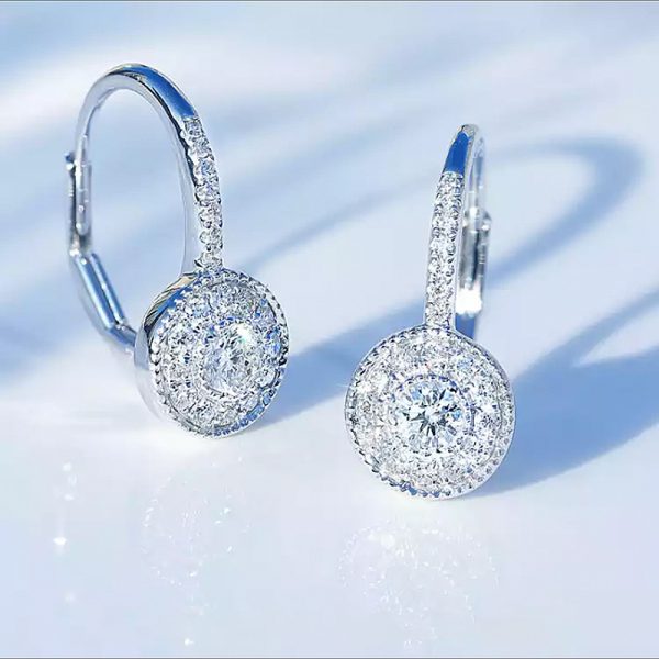 Fashionable Women Over Earrings Studded With Zircon – Bild 3